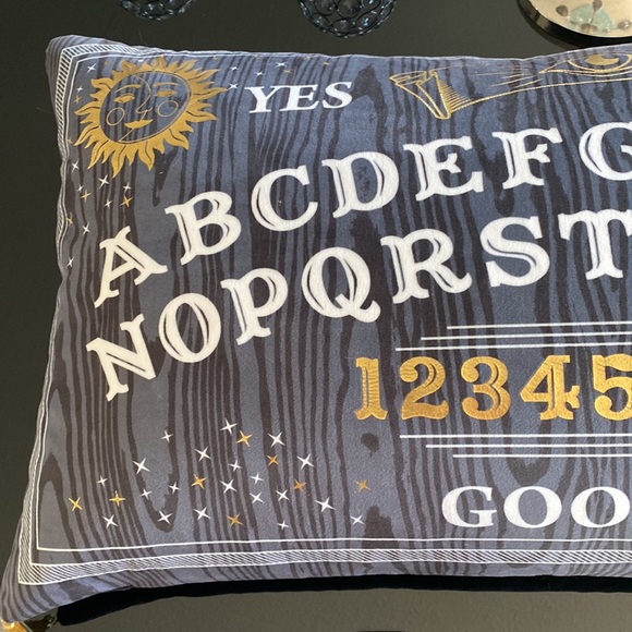 Ouija cushion like new - Picture 9 of 12